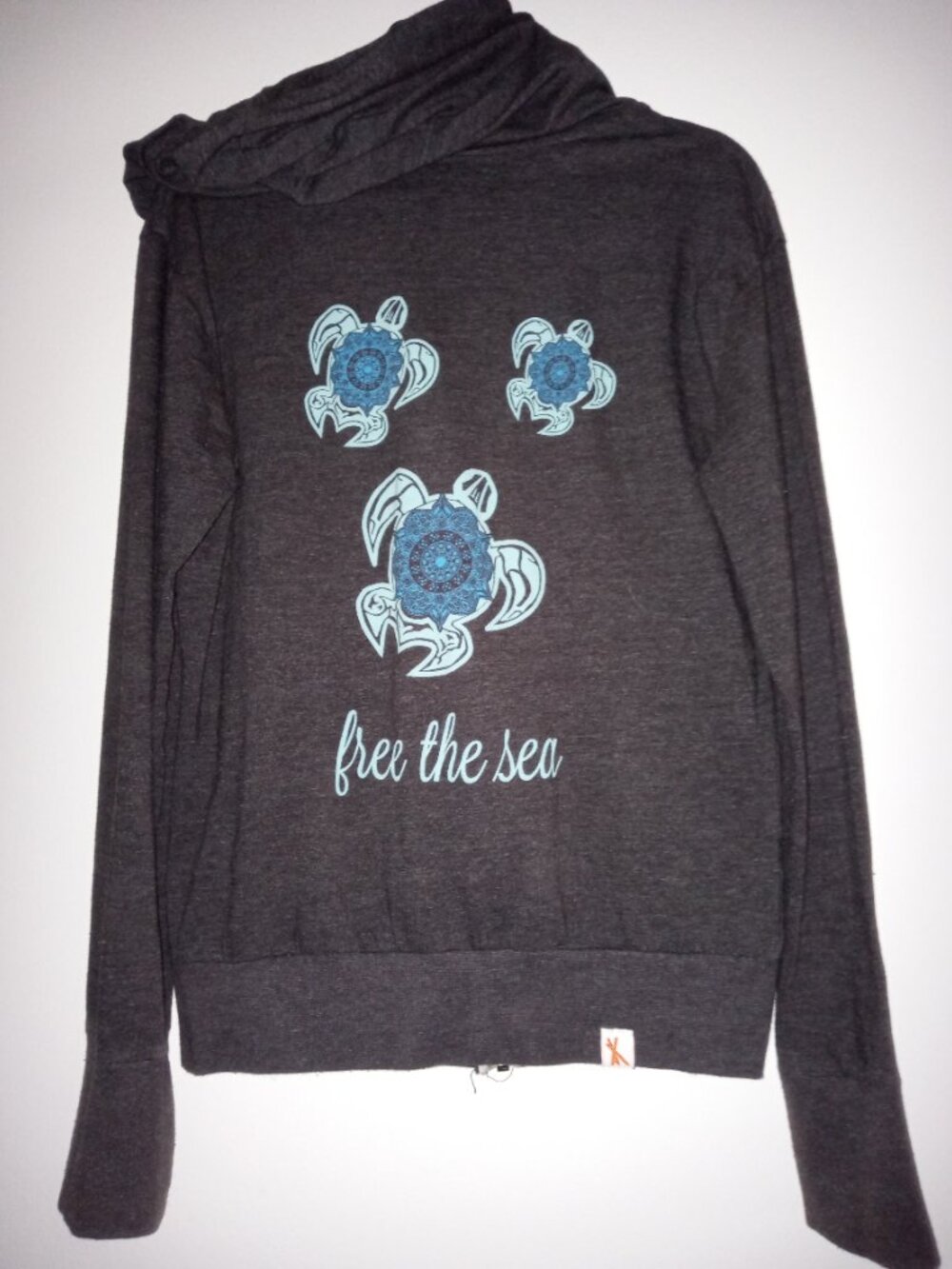 MONTEREY Bay AQUARIUM zippered hoodie ~ zip up ~ turtles Free The Seas